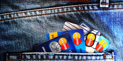 4 Rodzaje kart płatniczych — Dowiedz się, czym są Karty Debetowe, Karty Kredytowe, Karty Wirtualne i Karty Przepłacone!